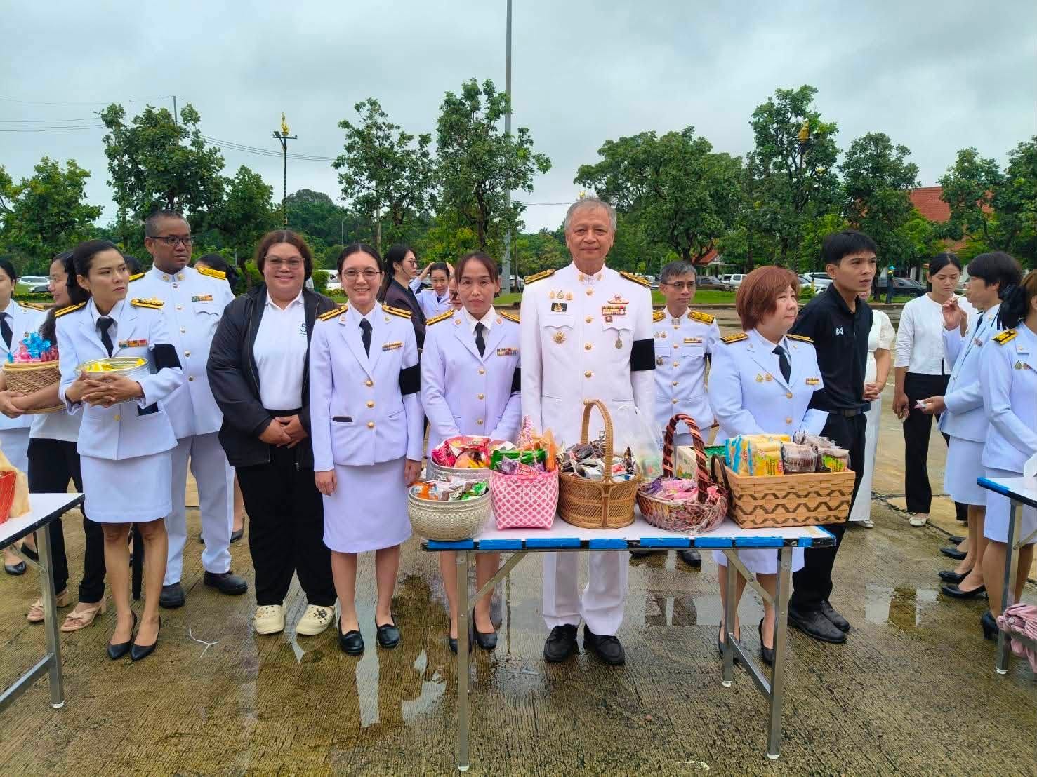 title - ร่วมพิธีเจริญพระพุทธมนต์และพิธีทำบุญตักบาตรถวายพระราชกุศล พิธีปล่อยพันธุ์สัตว์น้ำ กิจกรรมจิตอาสาพัฒนาบริเวณอ่างเก็บน้ำพุทธอุทยาน และพิธีถวายเครื่องราชสักการะและวางพานพุ่มและพิธีจุดเทียนชัยถวายพระพรชัยมงคล พระบาทสมเด็จพระเจ้าอยู่หัว